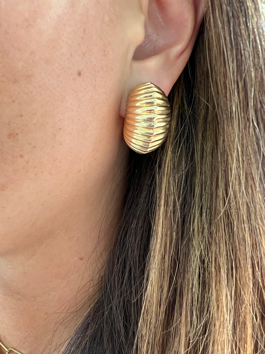 Vintage Gold Scalloped Earrings