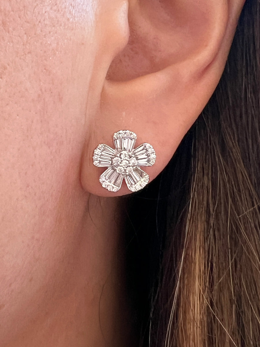 1.07ct twt Diamond Flower Stud Earrings